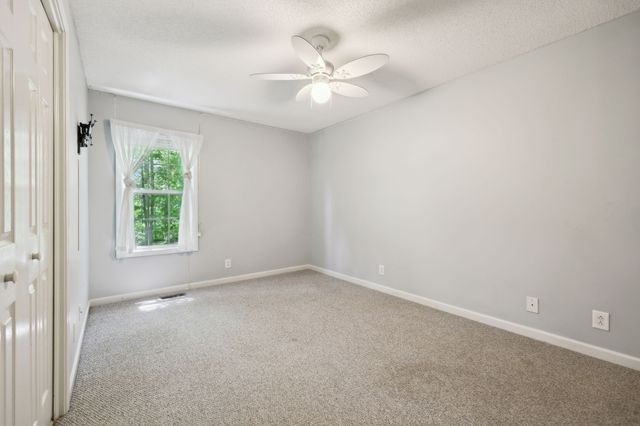 1040 Heatherwood Rd, Pleasant View, TN 37146