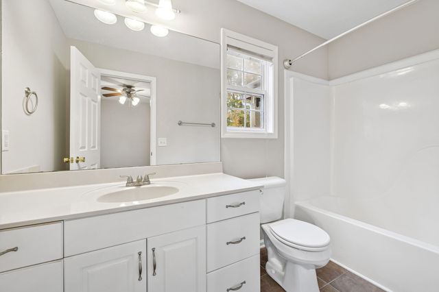 1040 Heatherwood Rd, Pleasant View, TN 37146