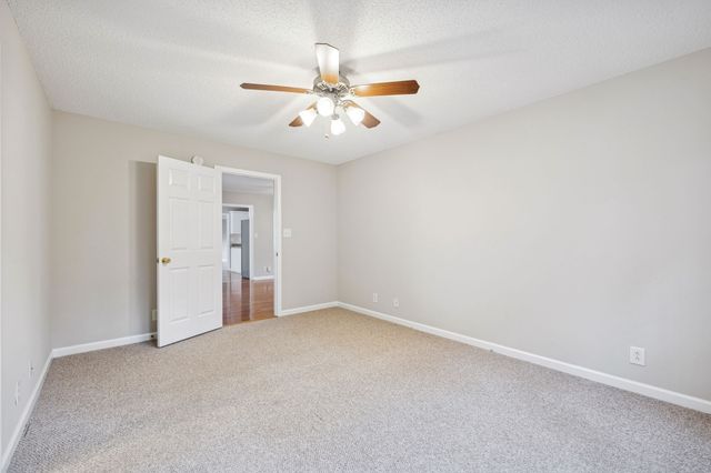 1040 Heatherwood Rd, Pleasant View, TN 37146