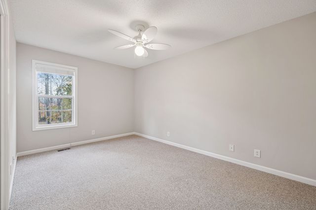 1040 Heatherwood Rd, Pleasant View, TN 37146