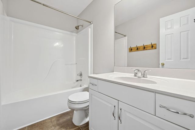 1040 Heatherwood Rd, Pleasant View, TN 37146