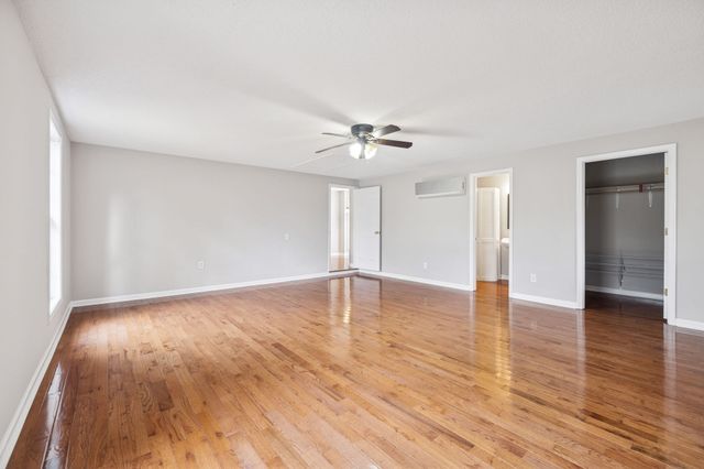 1040 Heatherwood Rd, Pleasant View, TN 37146