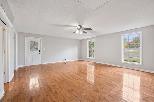 1040 Heatherwood Rd, Pleasant View, TN 37146