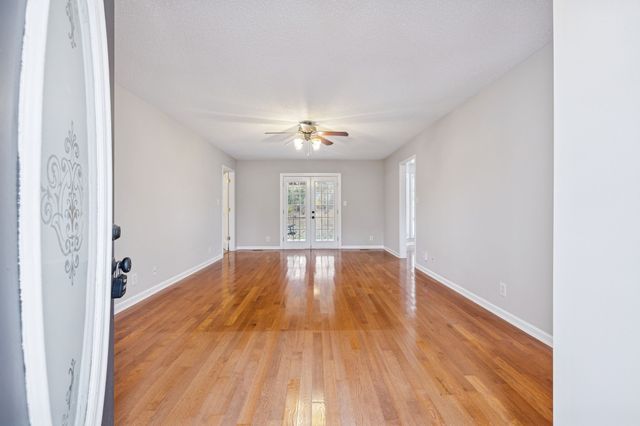 1040 Heatherwood Rd, Pleasant View, TN 37146