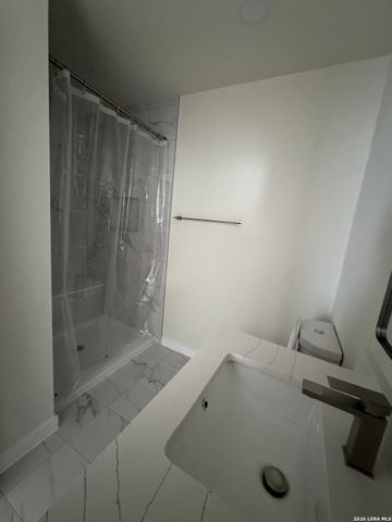 631 E Mistletoe, San Antonio, TX 78212