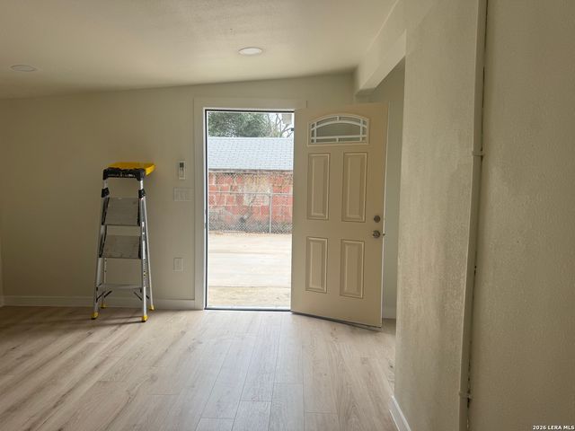 631 E Mistletoe, San Antonio, TX 78212