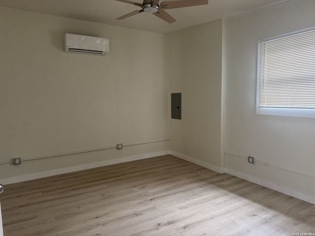 631 E Mistletoe, San Antonio, TX 78212