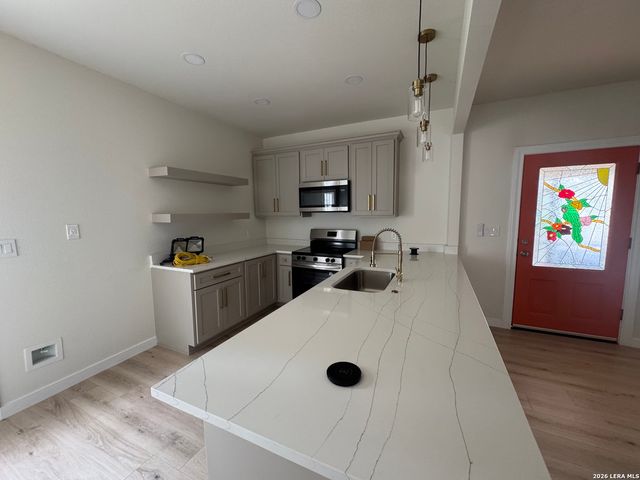 631 E Mistletoe, San Antonio, TX 78212