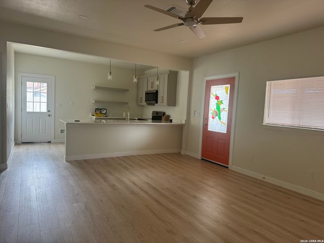 631 E Mistletoe, San Antonio, TX 78212