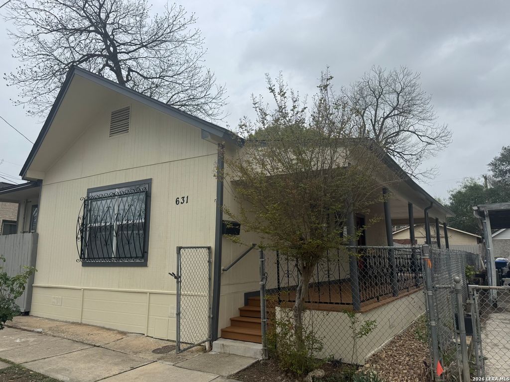 631 E Mistletoe, San Antonio, TX 78212