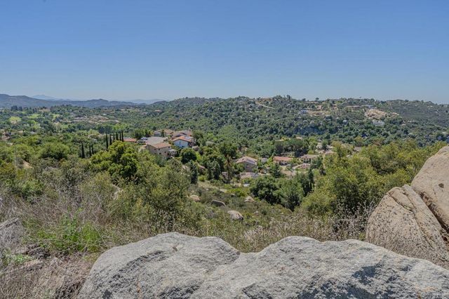 13 Sage Hill Way, Escondido, CA 92026