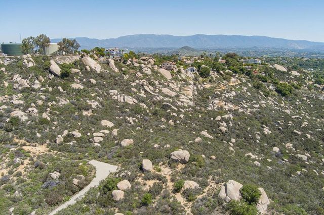 13 Sage Hill Way, Escondido, CA 92026