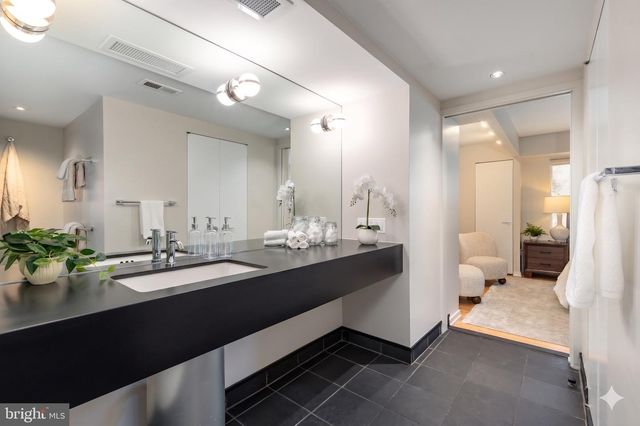 406 S 6TH ST, Philadelphia, PA 19147