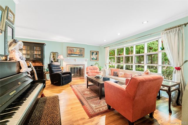 13 Vista Place, Hartsdale, NY 10530