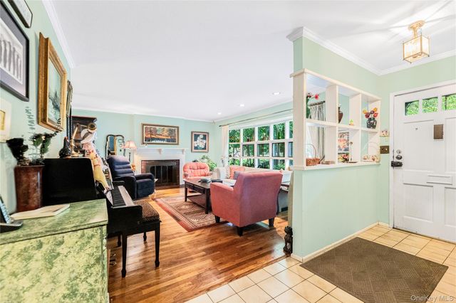 13 Vista Place, Hartsdale, NY 10530