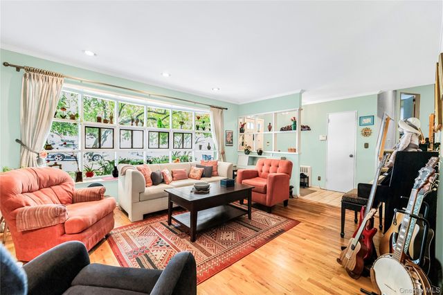 13 Vista Place, Hartsdale, NY 10530