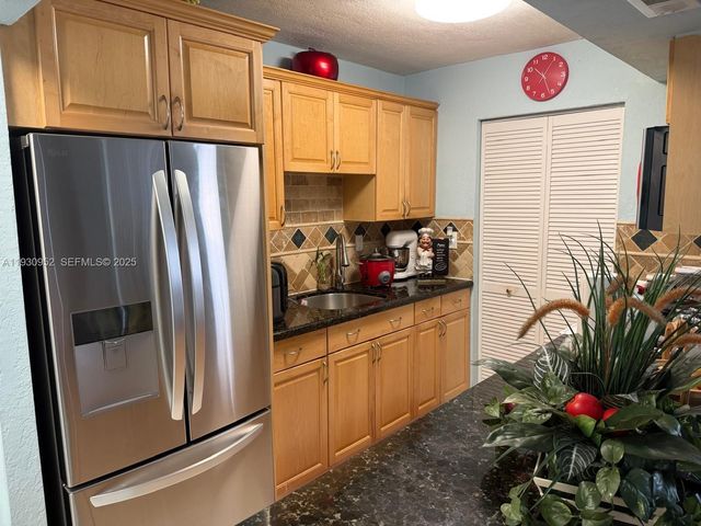 1255 W 53rd St 301, Hialeah, FL 33012