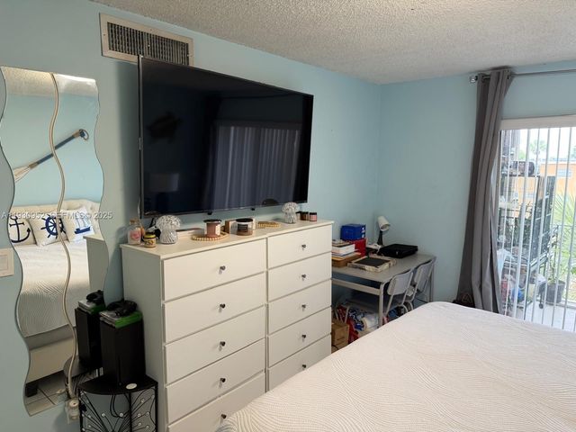 1255 W 53rd St 301, Hialeah, FL 33012