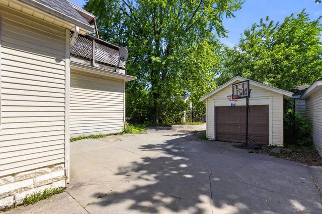 1706 Mckinley Avenue, Bay City, MI 48708