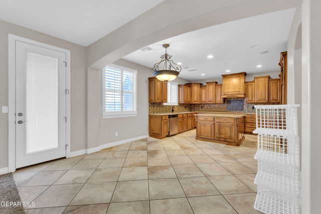 841 Golden Edge Court, El Paso, TX 79928