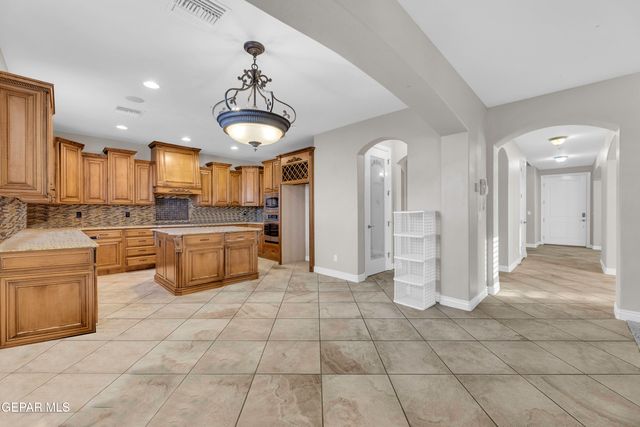 841 Golden Edge Court, El Paso, TX 79928