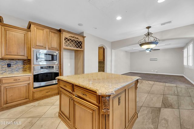 841 Golden Edge Court, El Paso, TX 79928