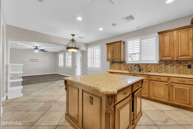 841 Golden Edge Court, El Paso, TX 79928