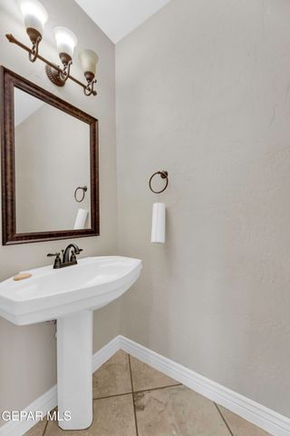 841 Golden Edge Court, El Paso, TX 79928