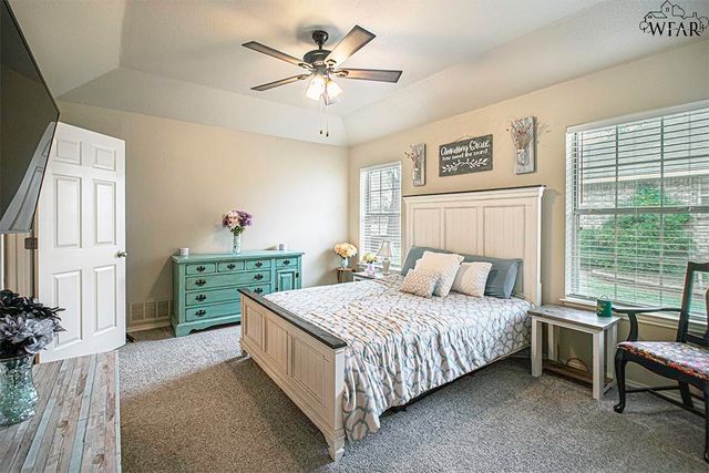 902 S BERRY STREET, Burkburnett, TX 76354