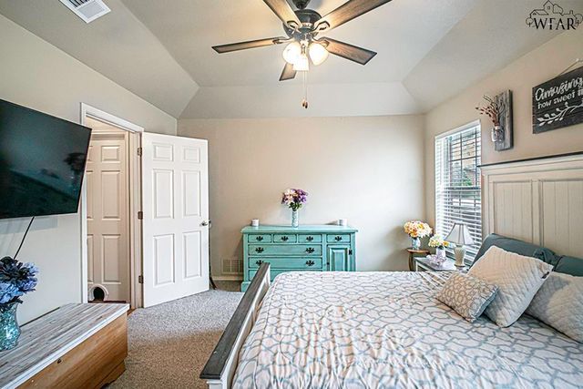 902 S BERRY STREET, Burkburnett, TX 76354