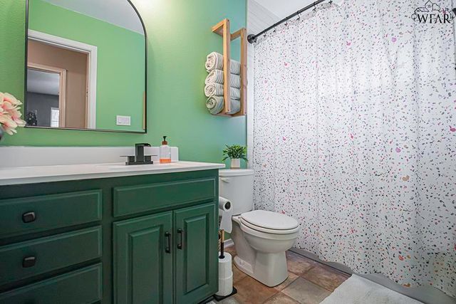 902 S BERRY STREET, Burkburnett, TX 76354