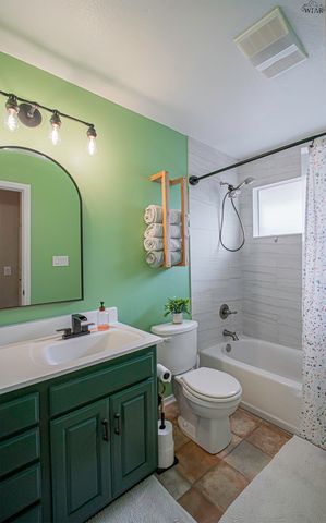 902 S BERRY STREET, Burkburnett, TX 76354