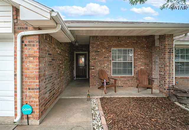 902 S BERRY STREET, Burkburnett, TX 76354
