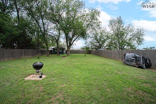902 S BERRY STREET, Burkburnett, TX 76354