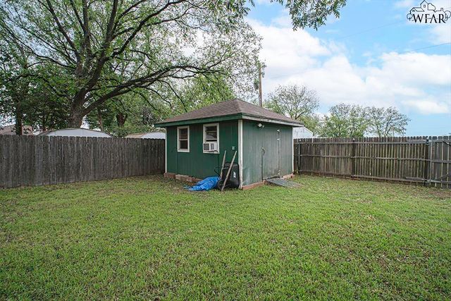 902 S BERRY STREET, Burkburnett, TX 76354