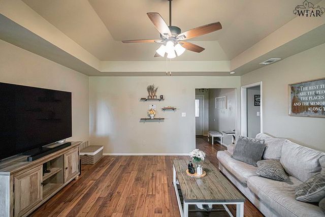 902 S BERRY STREET, Burkburnett, TX 76354