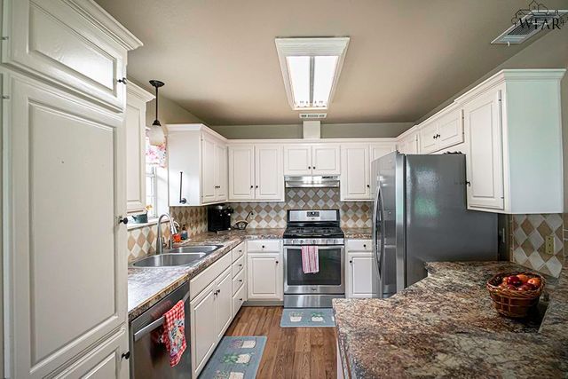 902 S BERRY STREET, Burkburnett, TX 76354