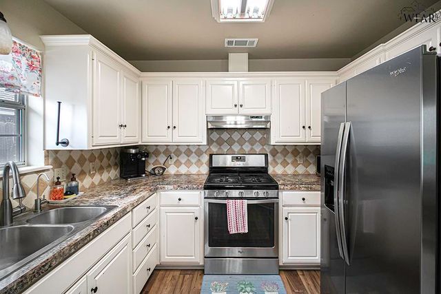 902 S BERRY STREET, Burkburnett, TX 76354