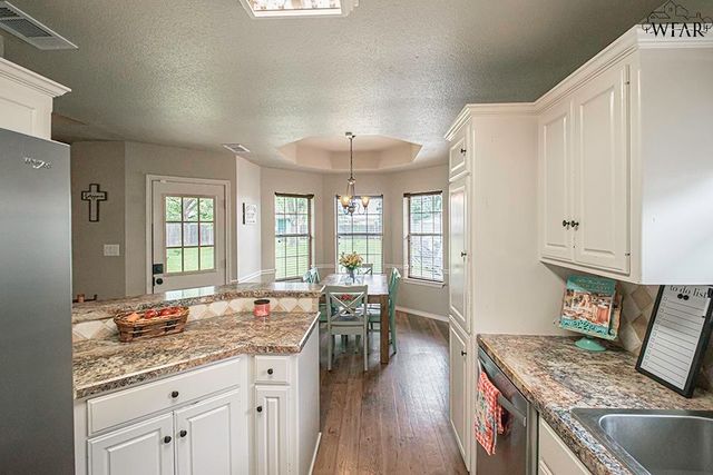 902 S BERRY STREET, Burkburnett, TX 76354