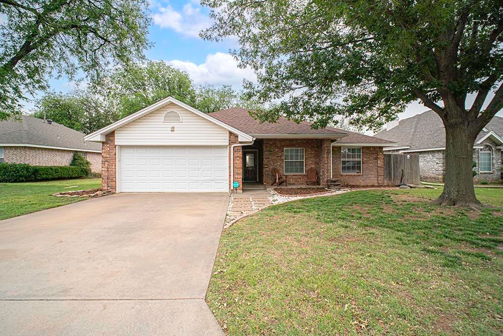 902 S BERRY STREET, Burkburnett, TX 76354