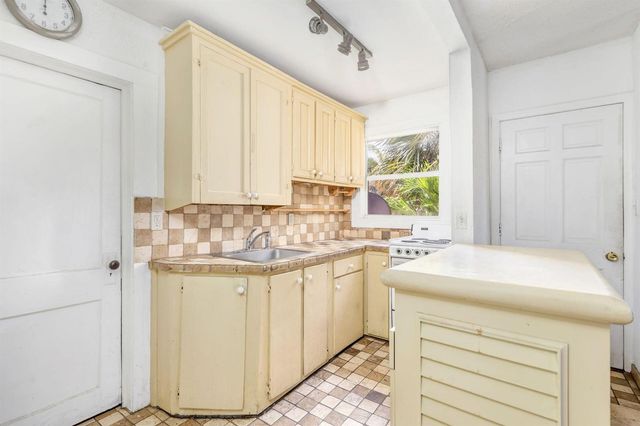 214 Conniston Road, West Palm Beach, FL 33405
