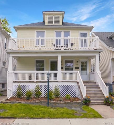 1093-95 Lakepointe Street, Grosse Pointe Park, MI 48230