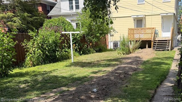 1093-95 Lakepointe Street, Grosse Pointe Park, MI 48230