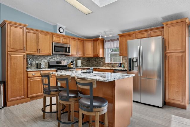 5604 IRVING Boulevard, Machesney Park, IL 61115