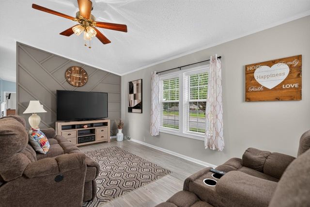 5604 IRVING Boulevard, Machesney Park, IL 61115