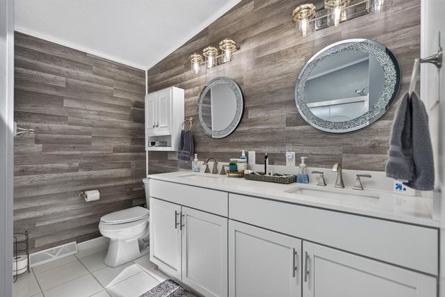 5604 IRVING Boulevard, Machesney Park, IL 61115
