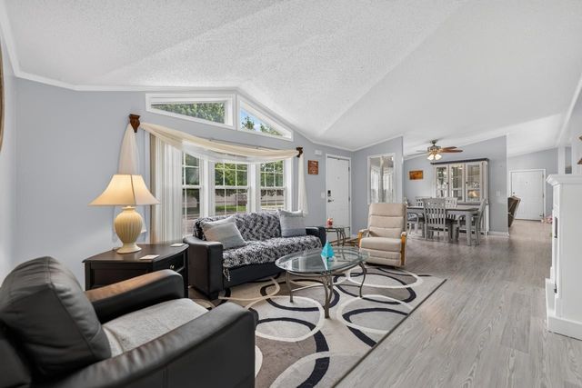 5604 IRVING Boulevard, Machesney Park, IL 61115