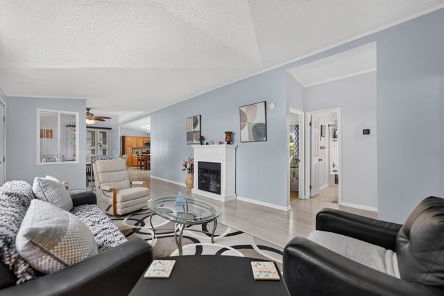 5604 IRVING Boulevard, Machesney Park, IL 61115