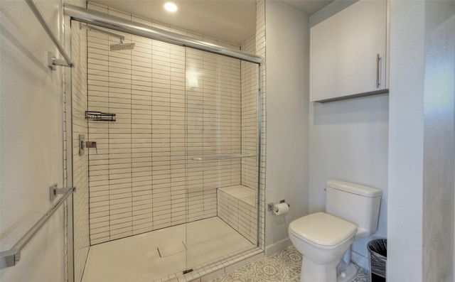 4004 Banister LN 207, Austin, TX 78704