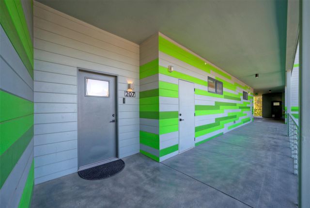 4004 Banister LN 207, Austin, TX 78704